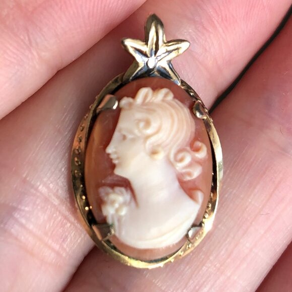 Vintage Cameo Pendant w 4 Prongs Gold Metal Setting Size OS - Picture 1 of 9